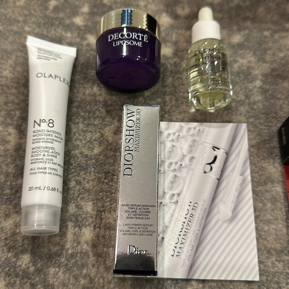 SAKS FIFTH GIFT BOX WITH 6 ASSORTED MAKEUP ITEMS. NWT - Picture 6 of 8